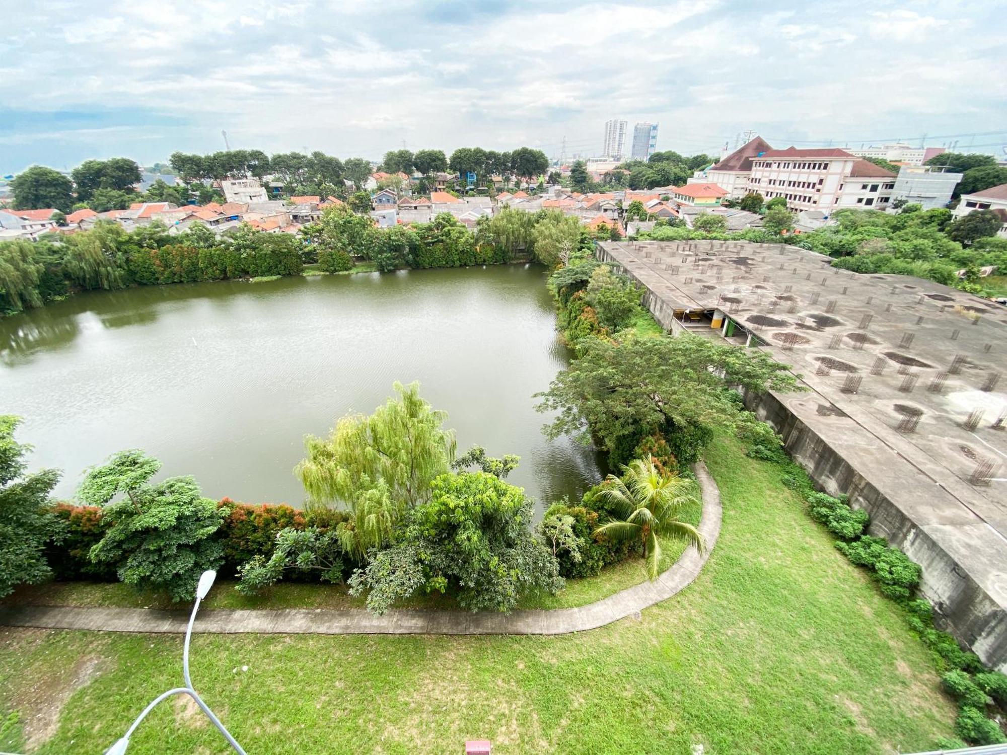 Basic 2br At Lagoon Town Square By Travelio *