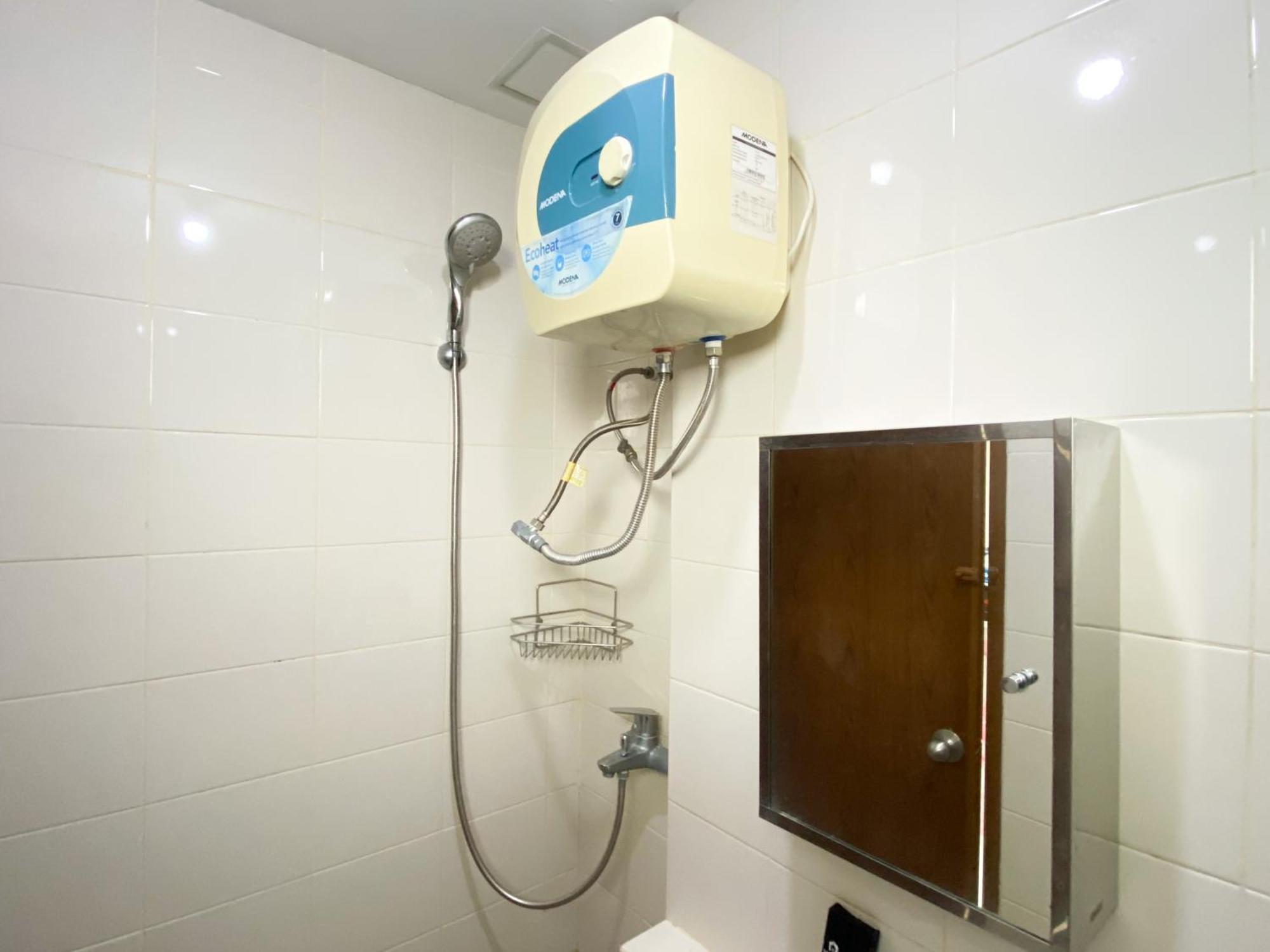 Basic 2br At Lagoon Town Square By Travelio Apartemen