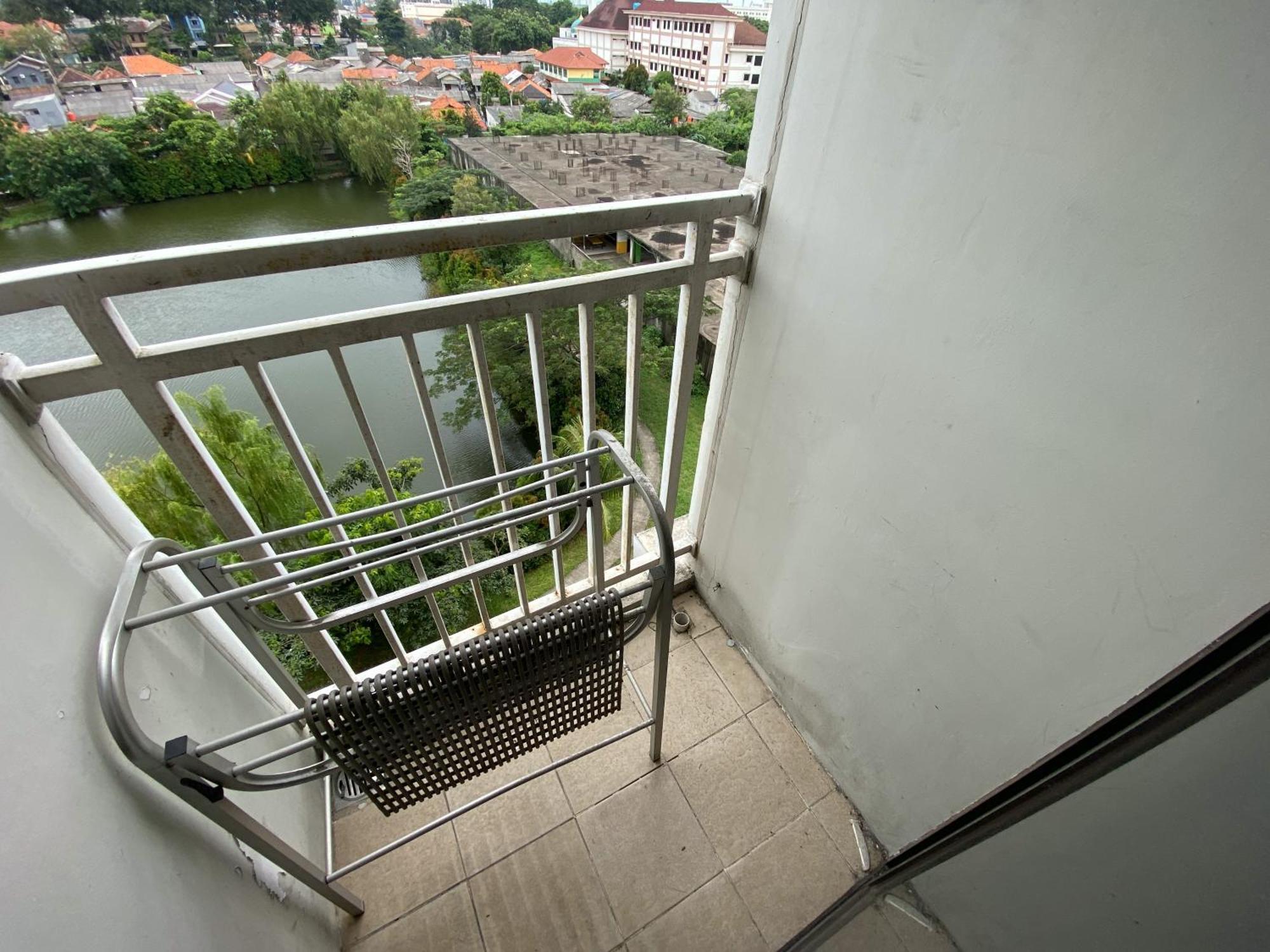 Basic 2br At Lagoon Town Square By Travelio *
